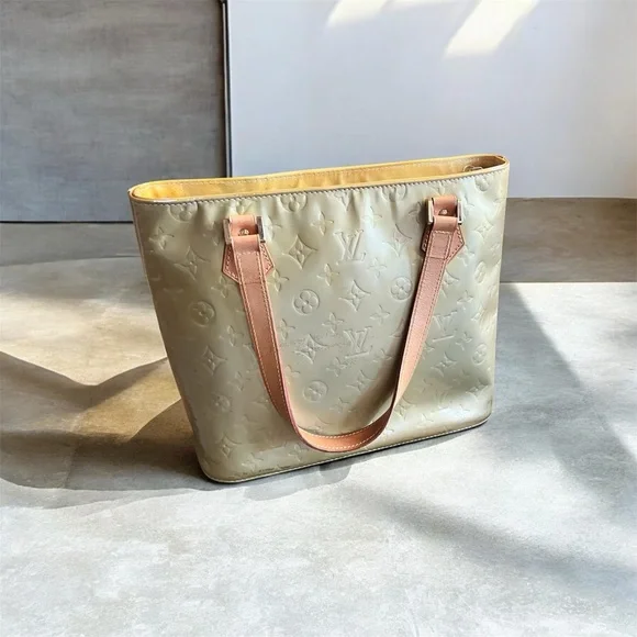 ✨Sold✨ Louis Vuitton Monogram Vernis Houston Antique Gold Patent Leather Bag - Picture 14 of 17